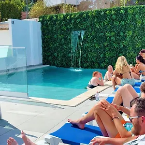 https://sun-lovers-hostel.hotelaalgarve.com